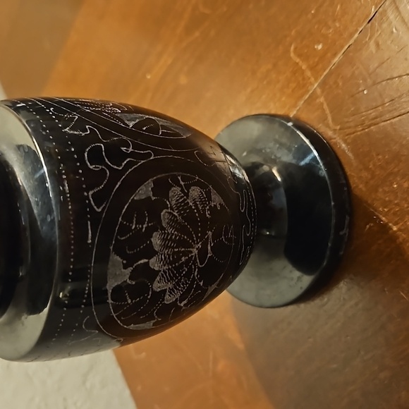 VTG Black Onyx Floral Etched Castlecore Outdoor Patio Vase - Picture 9 of 10